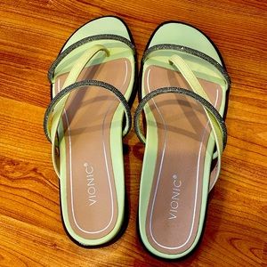 Vionic Lime Green Sandals💚🤍🤎 🩴